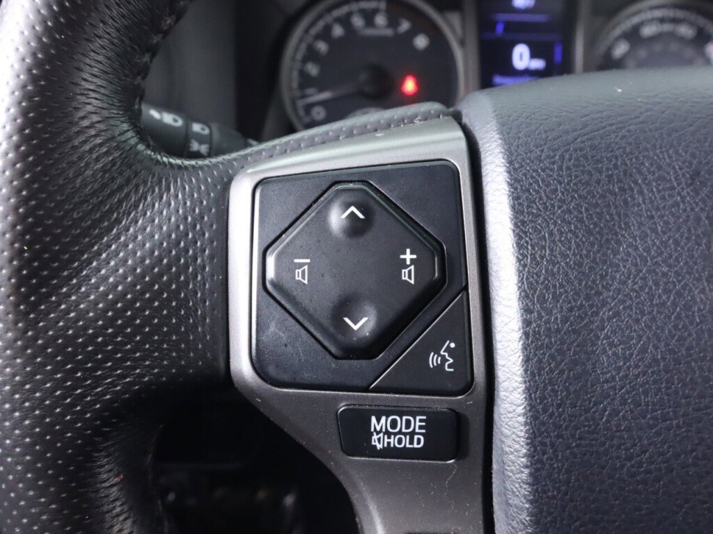 Used 2016 Toyota Tacoma SR5 w/ SR5 Appearance Package (SN) image 12