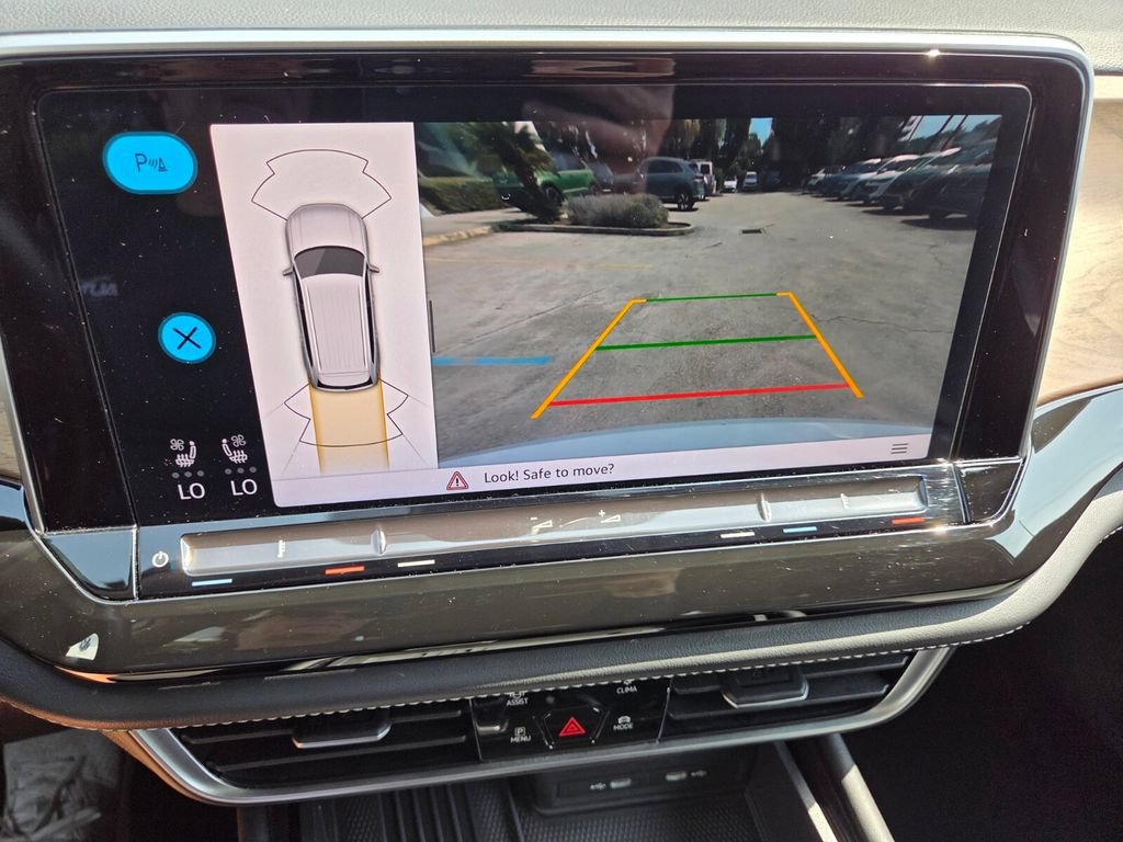 Certified 2025 Volkswagen Atlas SE FWD image 16