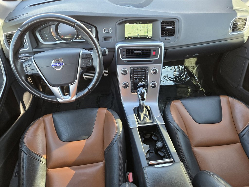 Used 2017 Volvo V60 T5 Cross Country Platinum image 28