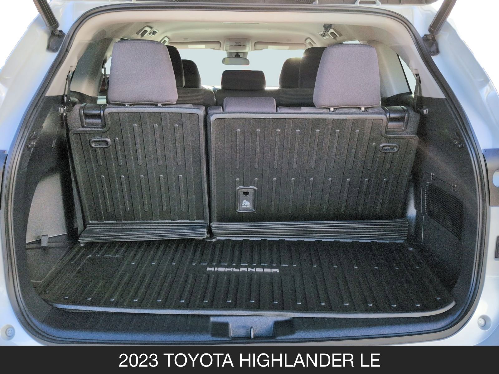 Used 2023 Toyota Highlander LE image 20