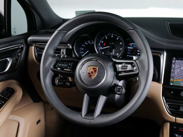 Certified 2026 Porsche Macan AWD/4WD image 15
