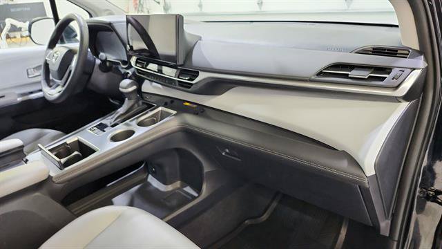 Used 2025 Toyota Sienna XLE w/ XLE Plus Package AWD/4WD image 25