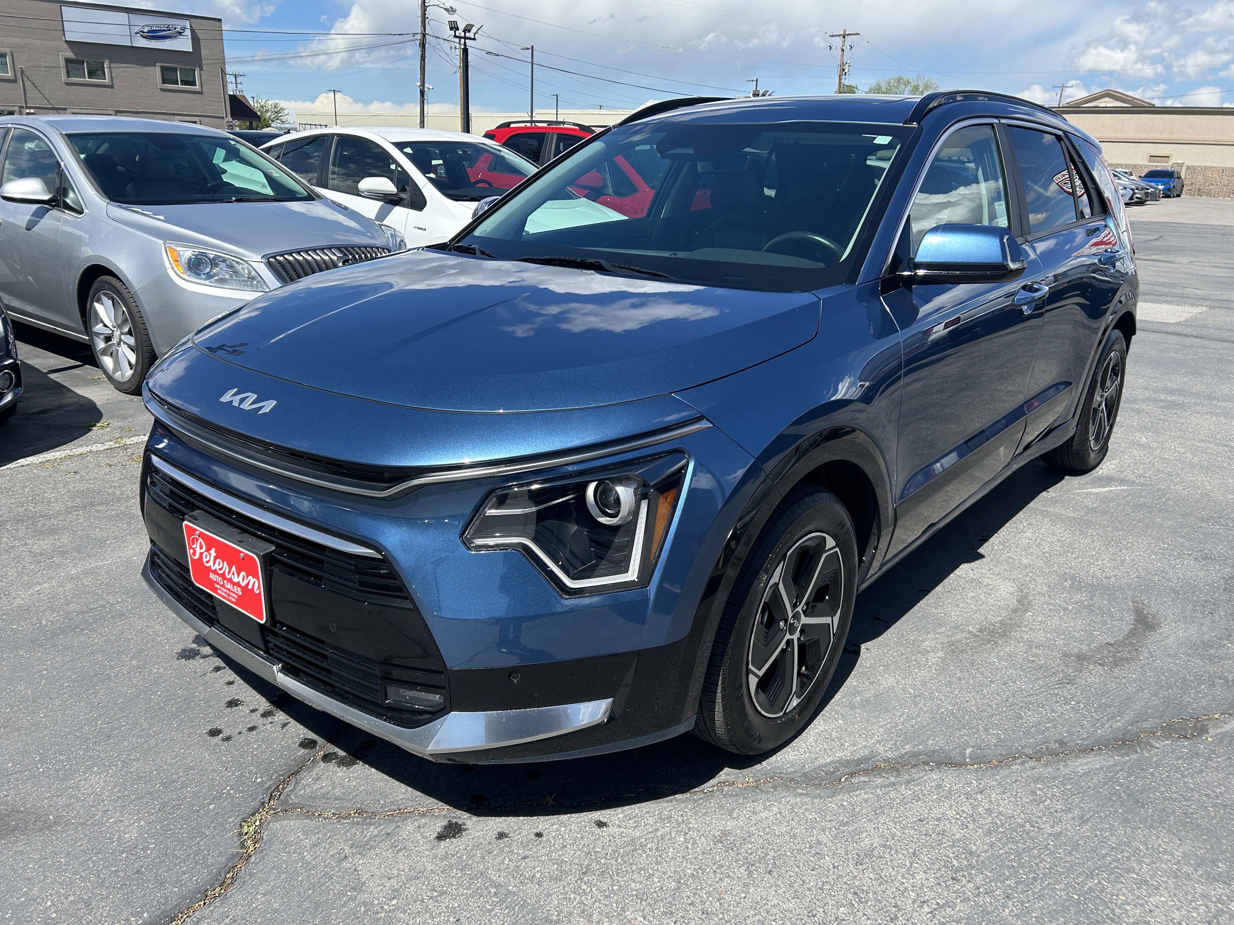 Used 2024 Kia Niro SX image 2