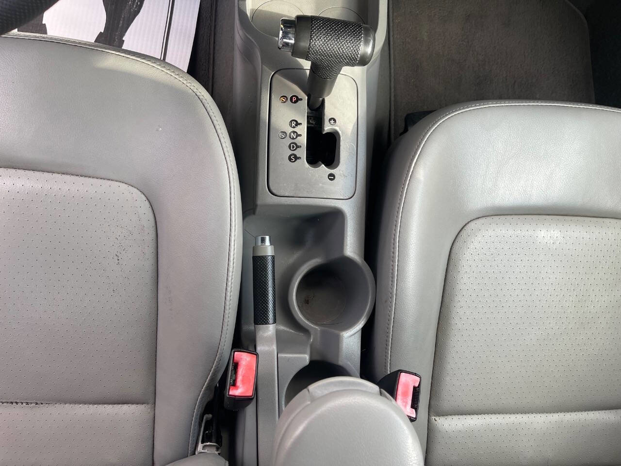 Used 2006 Volkswagen Beetle 2.5 PZEV 2dr Convertible (2.5L image 22