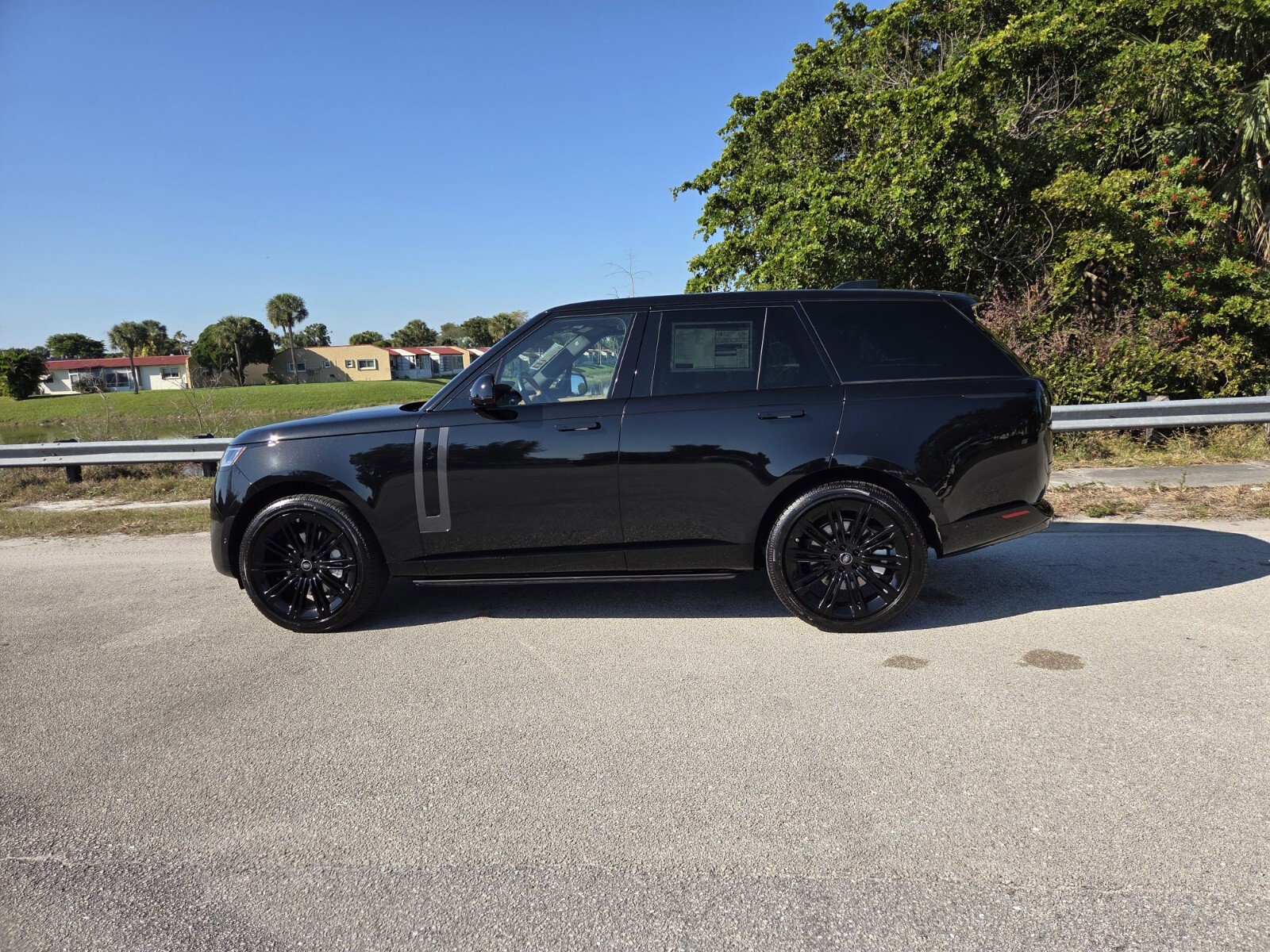 New 2025 Land Rover Range Rover SE image 7