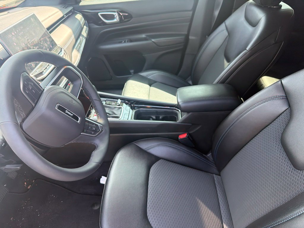 Used 2026 Jeep Compass Latitude AWD/4WD image 9