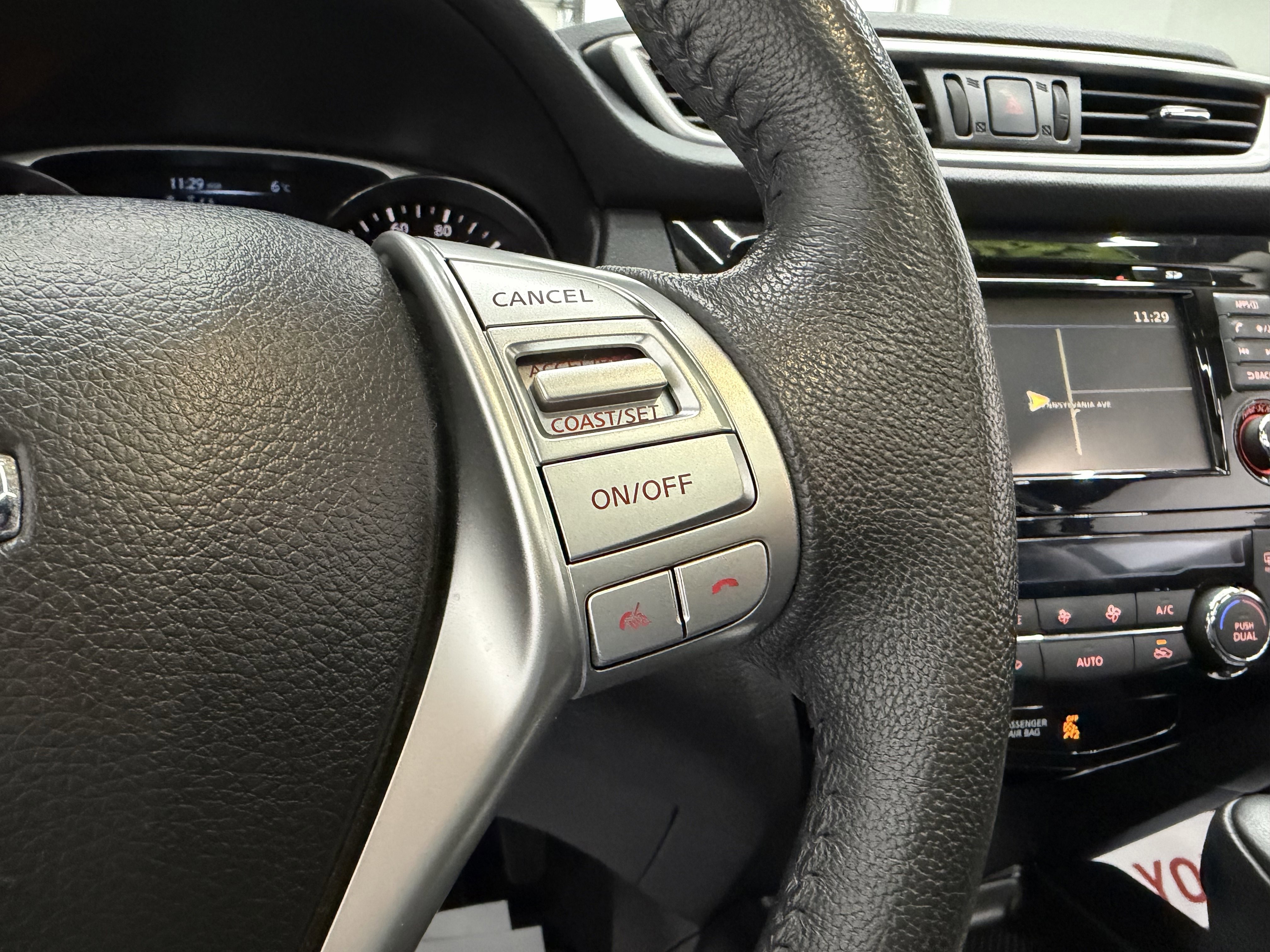 Used 2015 Nissan Rogue SL image 18