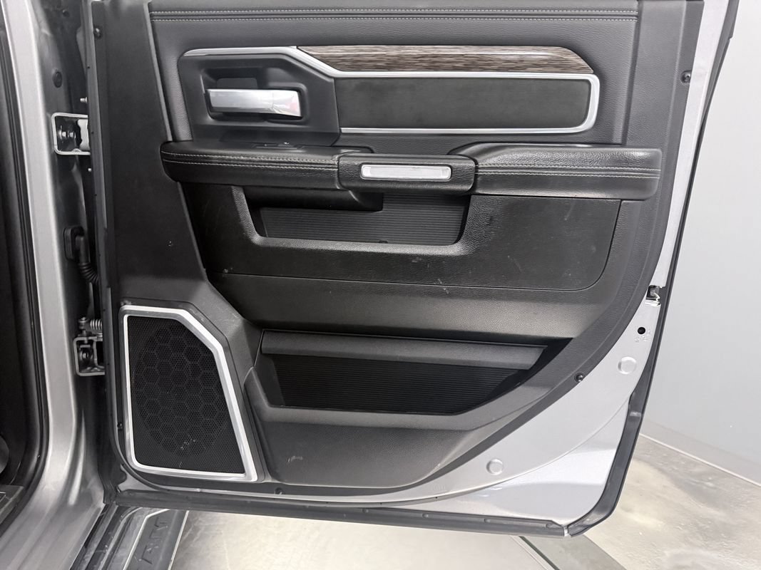 Used 2019 RAM 3500 Laramie AWD/4WD image 12
