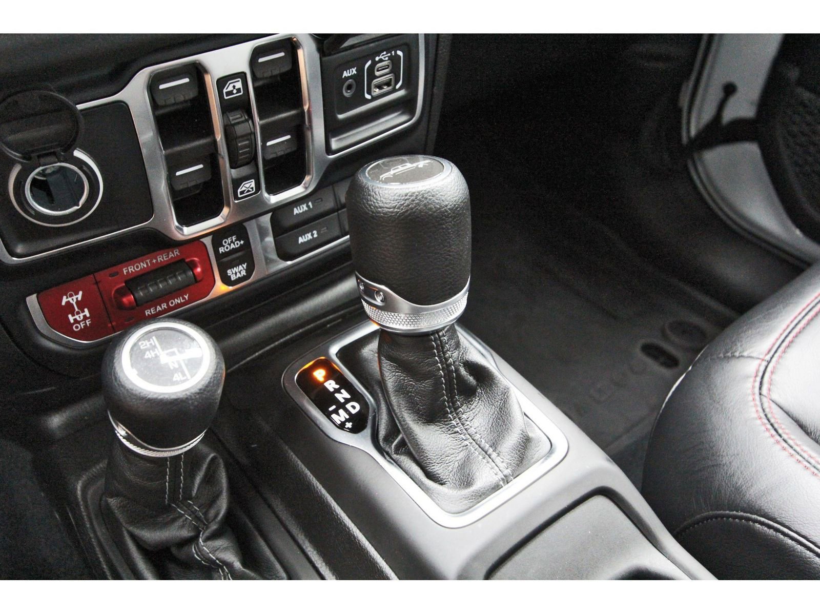 Used 2024 Jeep Gladiator Rubicon w/ Technology Group AWD/4WD image 24