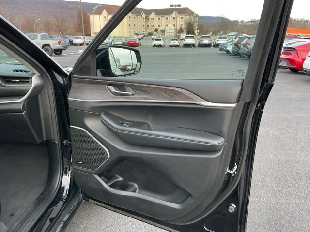 Used 2022 Jeep Grand Cherokee L Limited image 22