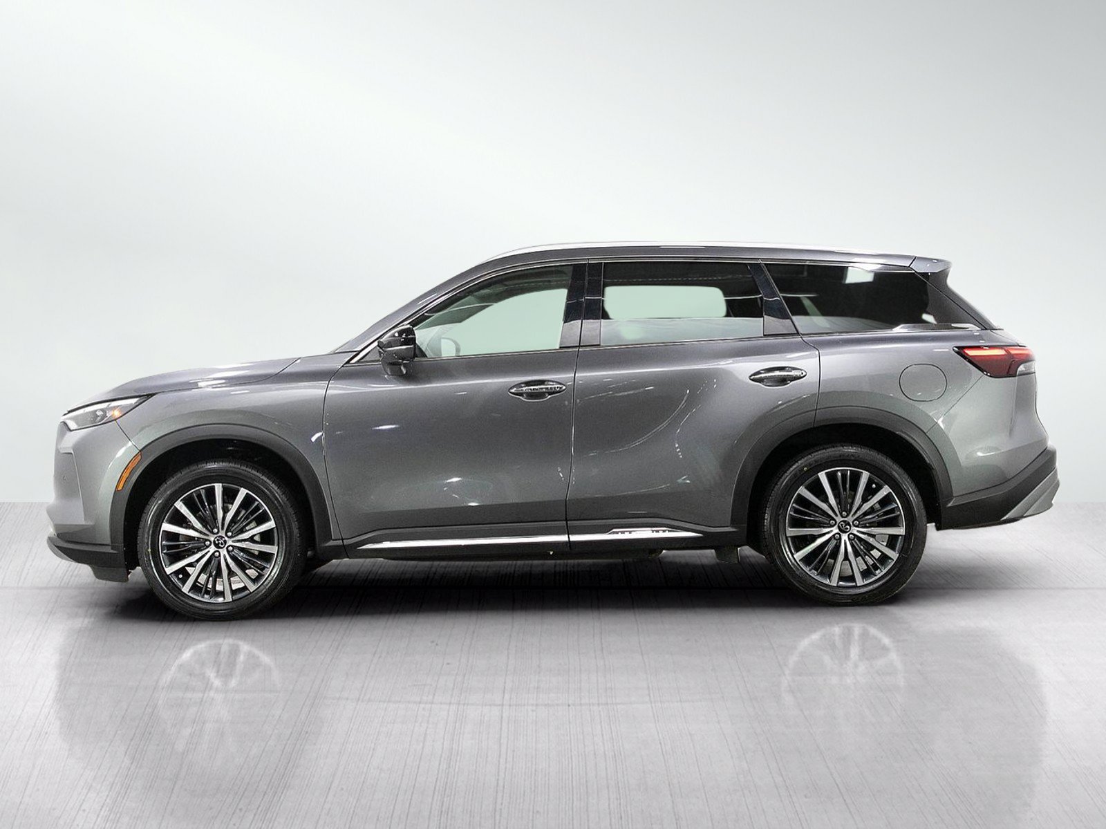 Used 2023 INFINITI QX60 Sensory AWD/4WD image 2