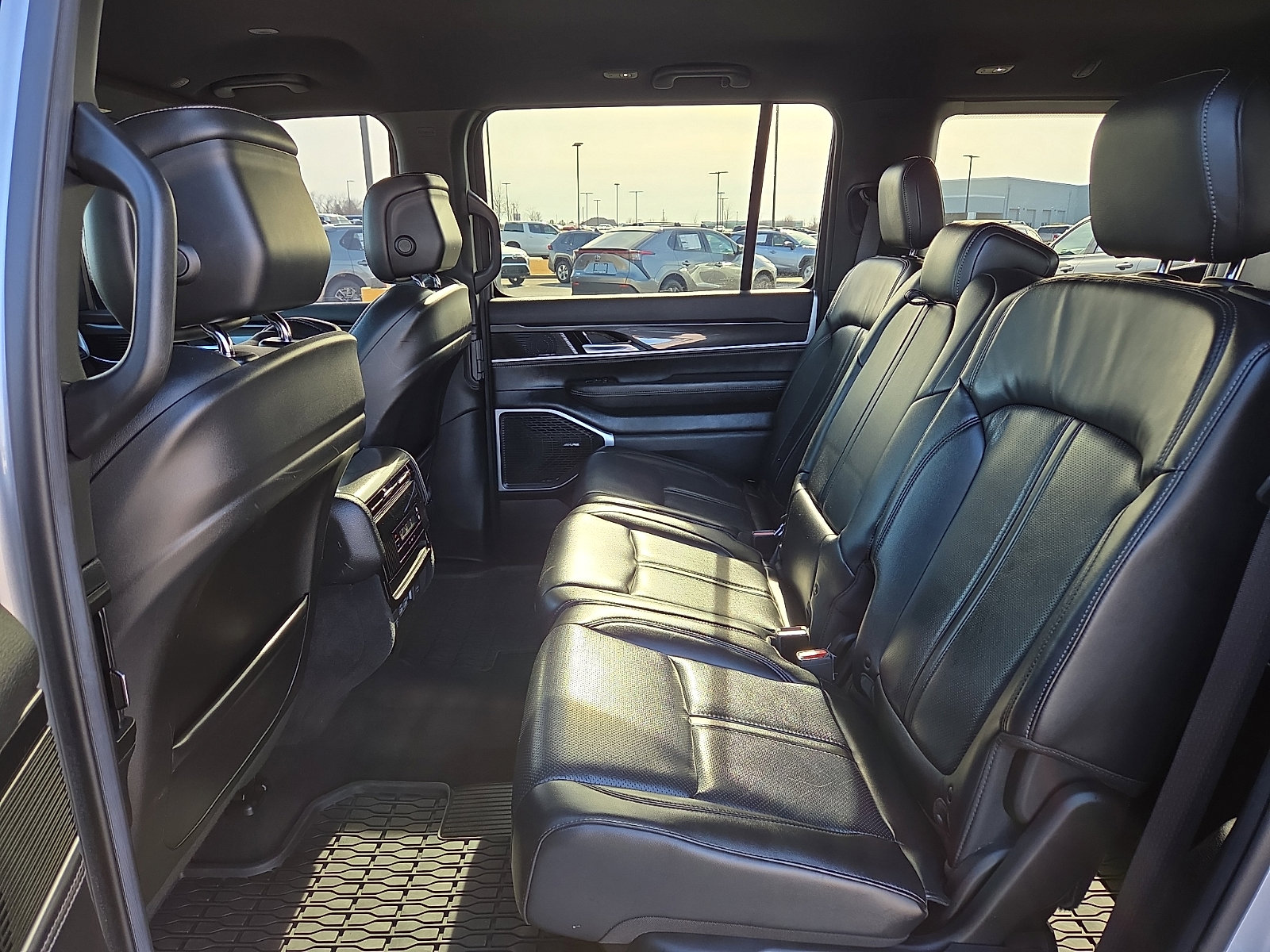 Used 2022 Jeep Wagoneer Series I image 11