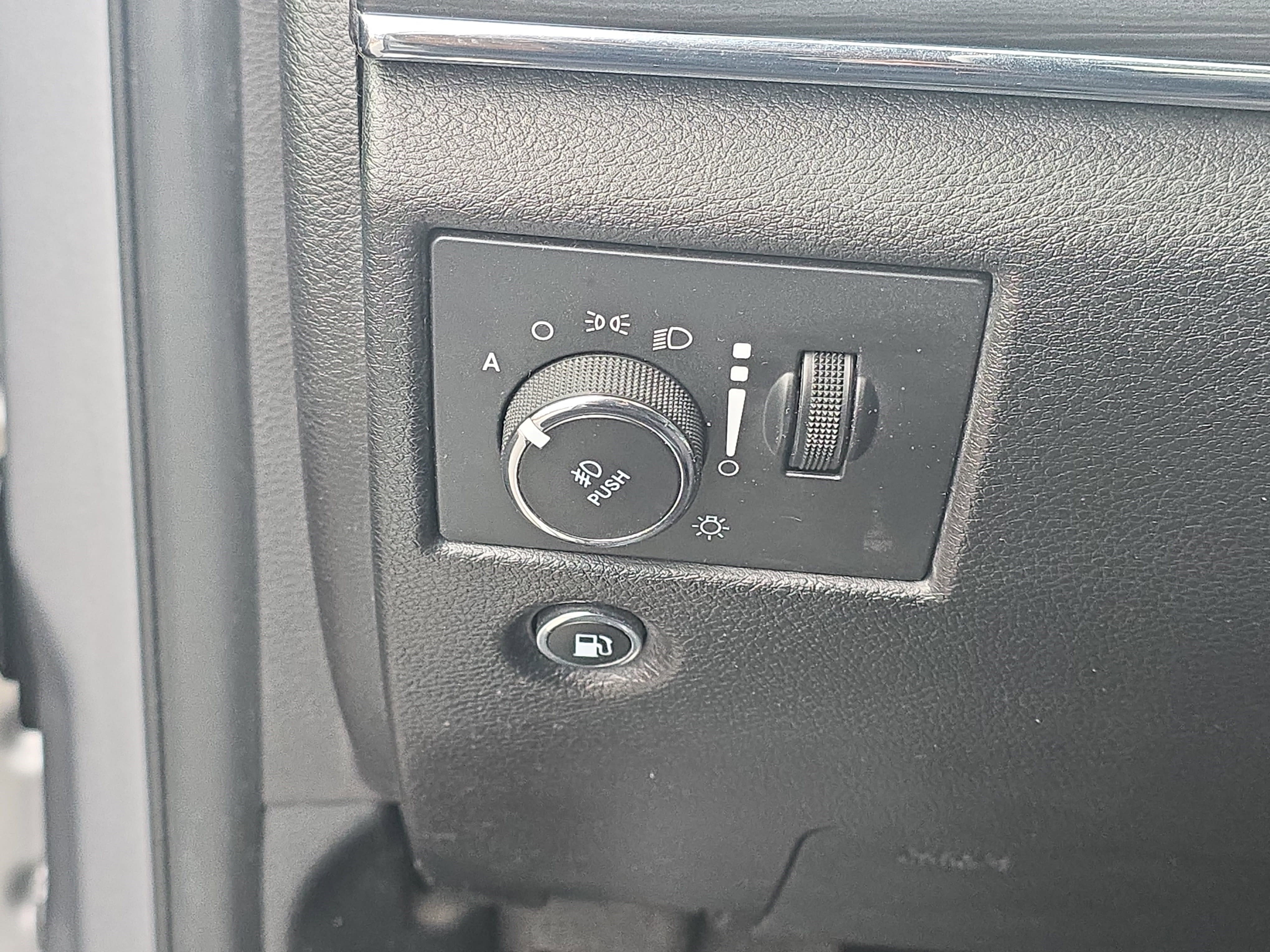 Used 2020 Jeep Grand Cherokee Limited w/ Luxury Group II image 22