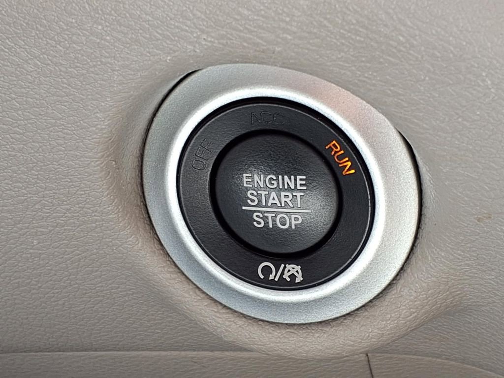 Used 2023 Chrysler Pacifica Touring-L FWD image 18