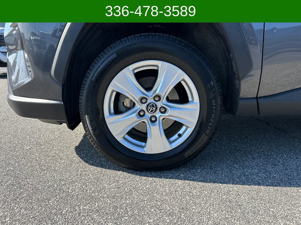 Used 2020 Toyota RAV4 XLE w/ Carpet Mat Package AWD/4WD image 22