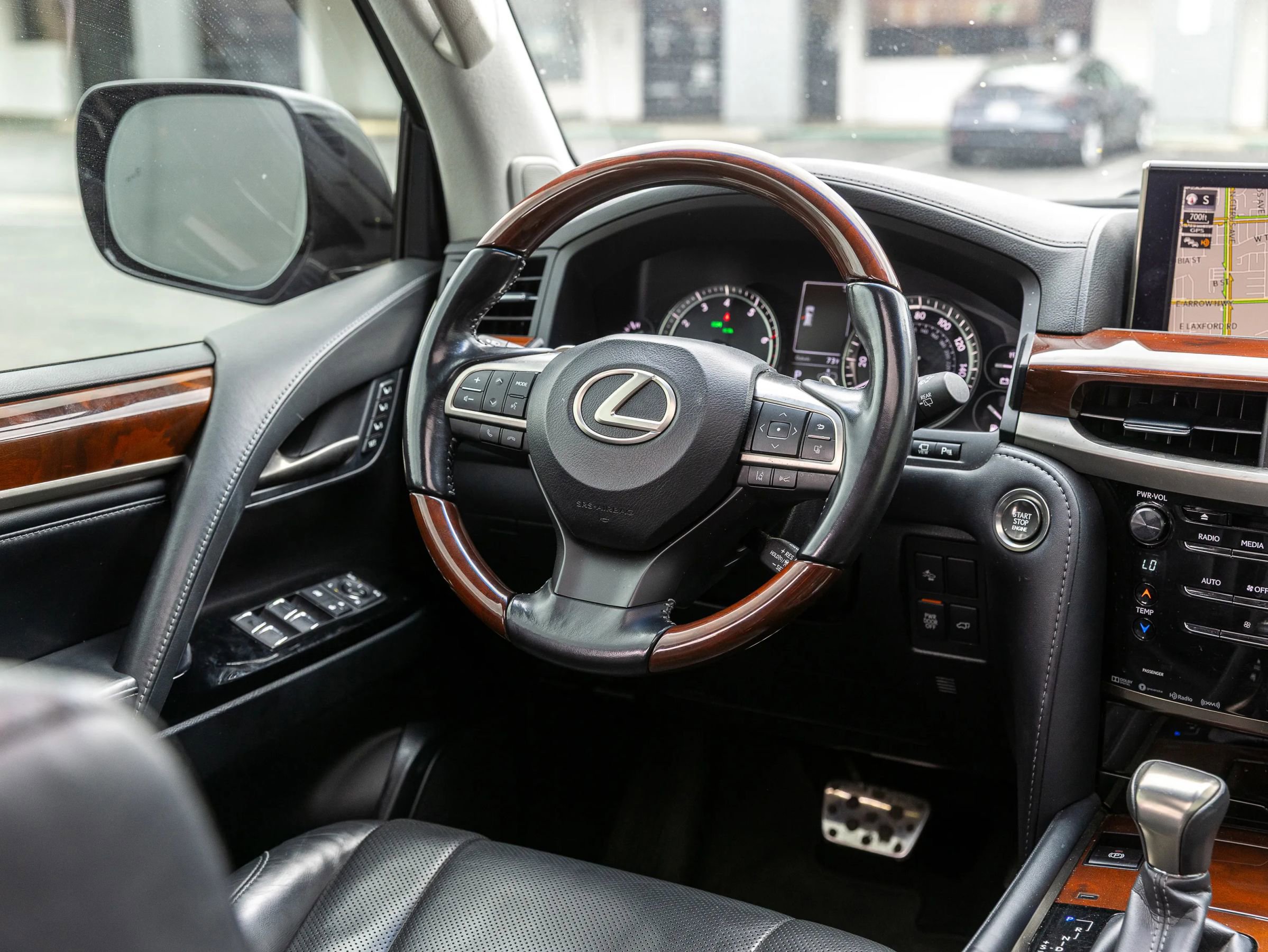 Used 2021 Lexus LX 570 4WD w/ Luxury Package image 30