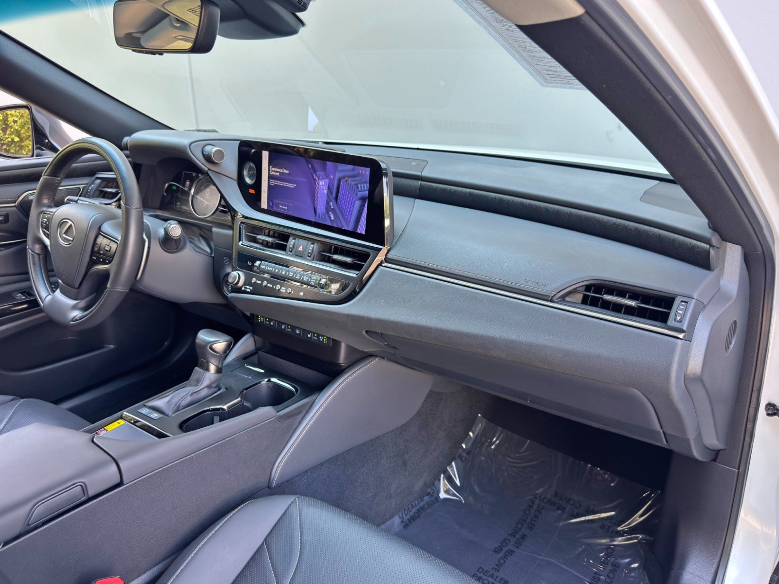 Used 2024 Lexus ES 300h w/ Accessory Package (Z2) FWD image 15