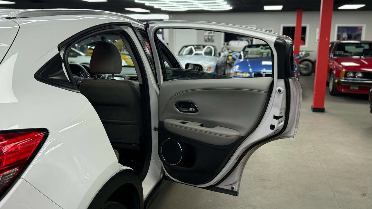 Used 2017 Honda HR-V EX-L image 10