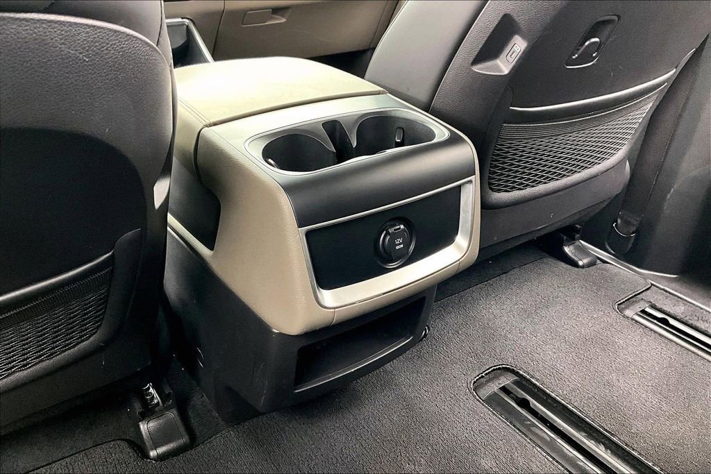 Used 2025 Kia Carnival image 33
