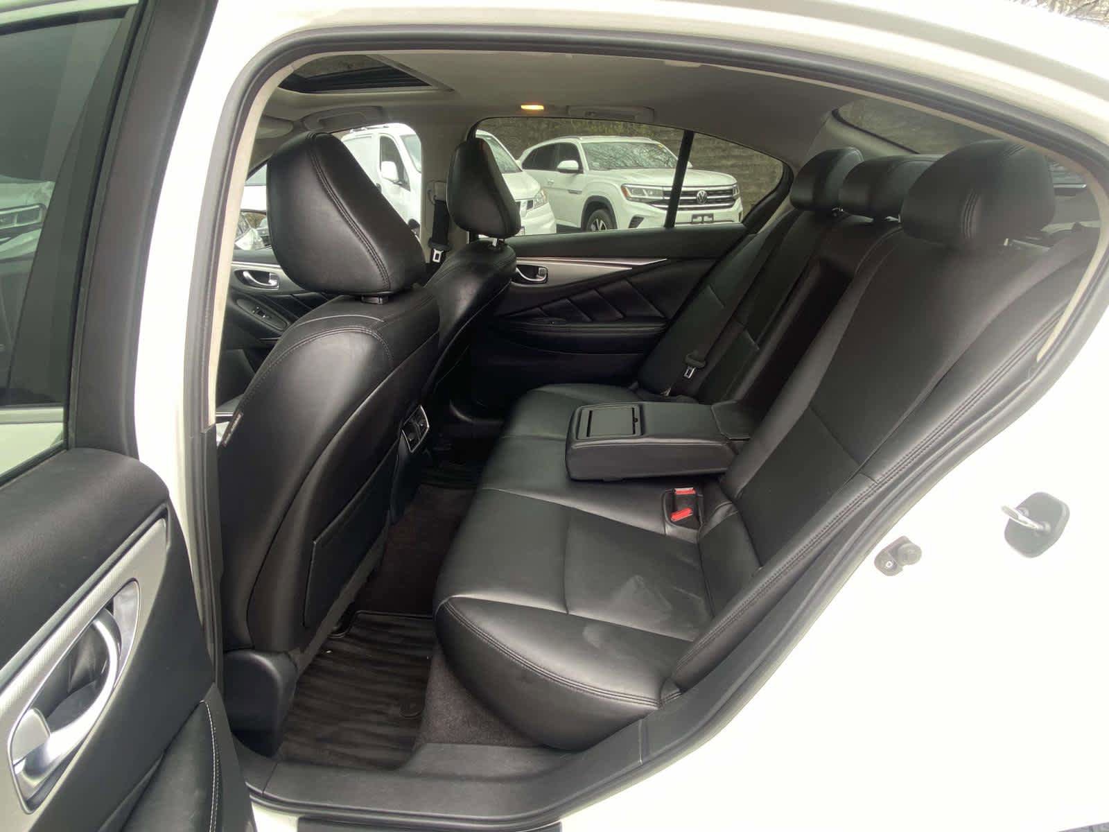 Used 2020 INFINITI Q50 Luxe w/ Essential Package (3.0T Luxe) AWD/4WD image 29