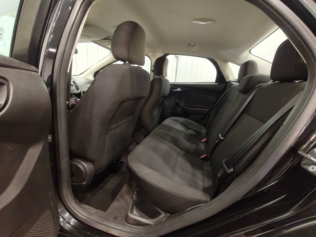 Used 2015 Ford Focus SE w/ SE Sport Package FWD image 27