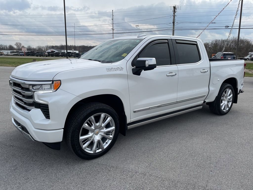 Used 2023 Chevrolet Silverado 1500 High Country w/ High Country Premium Package AWD/4WD image 3