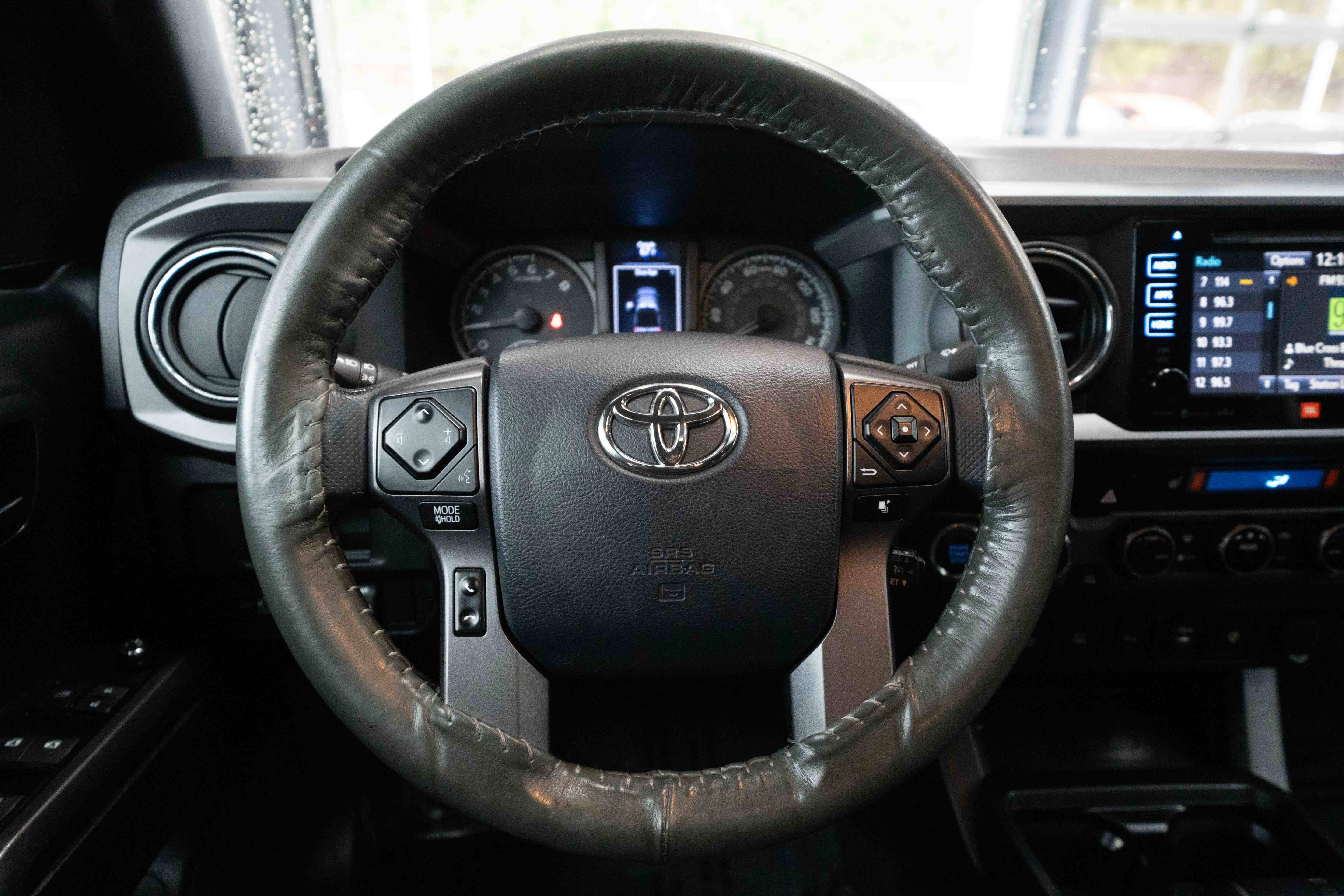 Used 2017 Toyota Tacoma TRD Sport AWD/4WD image 21