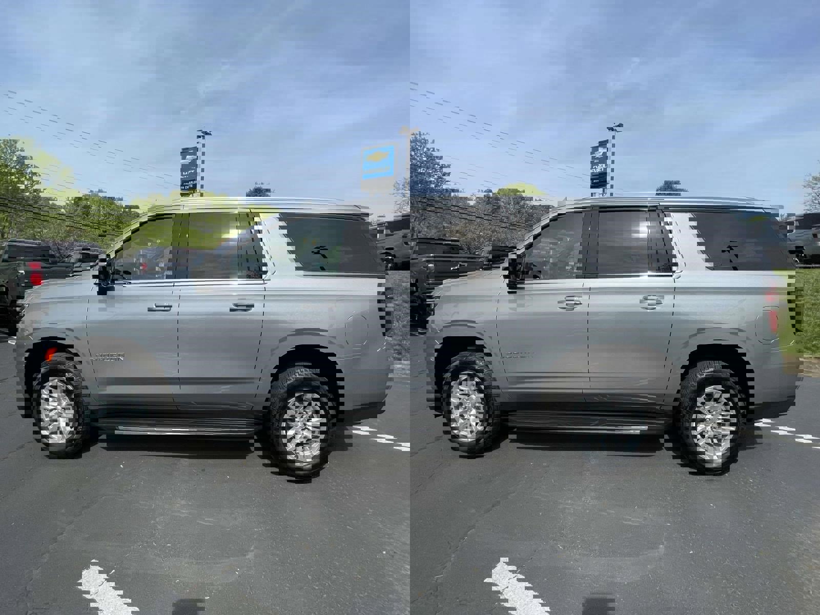 Used 2024 Chevrolet Suburban LS w/ Driver Alert Package AWD/4WD image 8