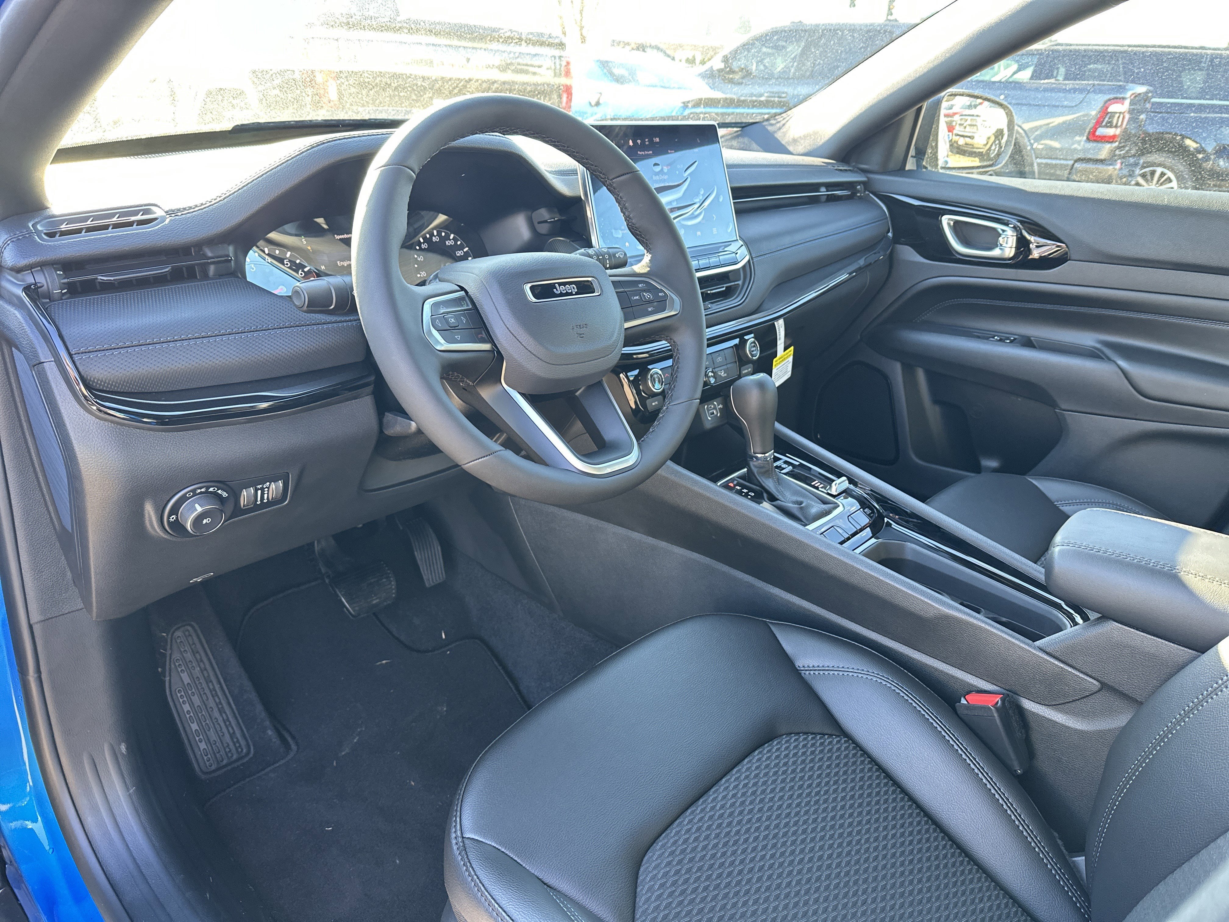 New 2026 Jeep Compass Latitude image 9