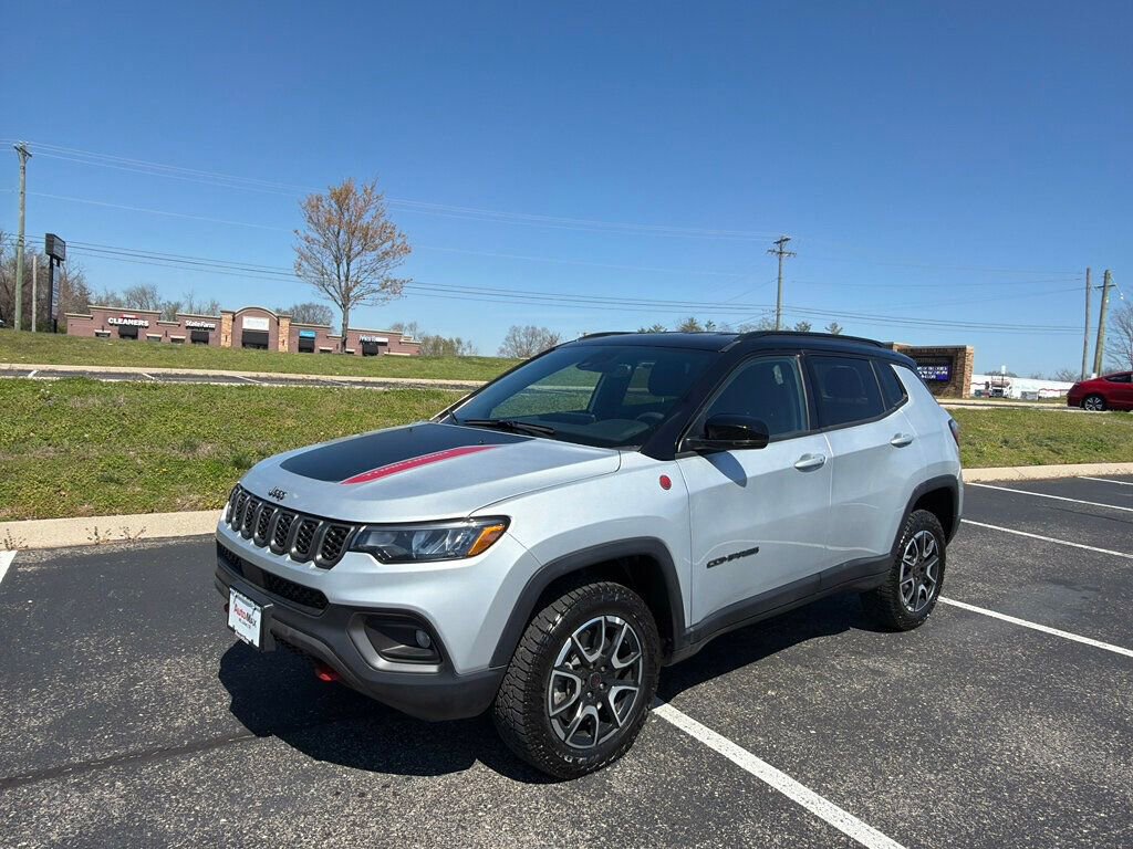 Used 2025 Jeep Compass Trailhawk AWD/4WD image 1