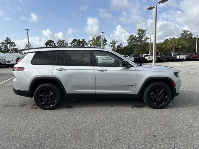 Used 2022 Jeep Grand Cherokee L Limited w/ Black Appearance Package RWD image 2