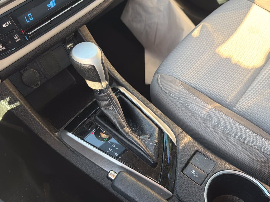 Used 2018 Toyota Corolla LE FWD image 27
