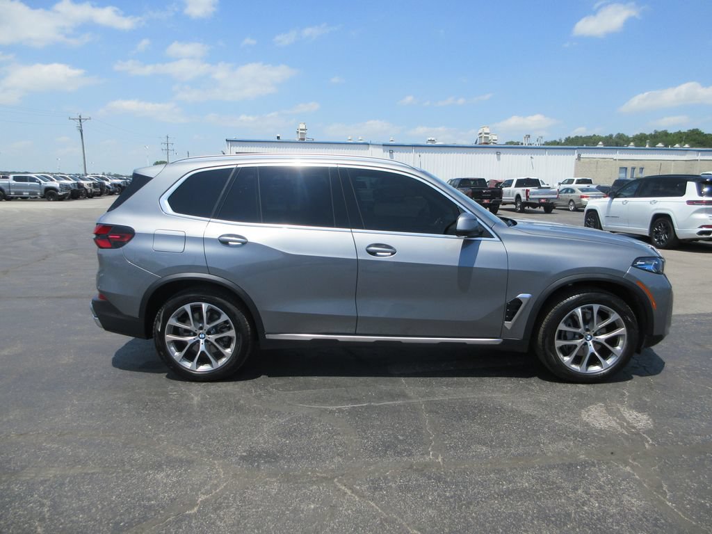 Used 2026 BMW X5 xDrive40i w/ Premium Package AWD/4WD image 5