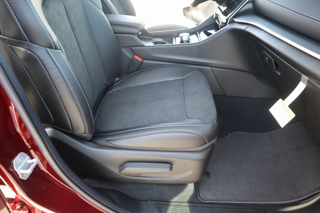 New 2025 Jeep Grand Cherokee L Altitude image 14