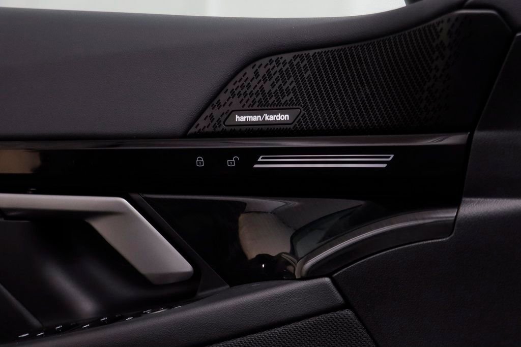 Used 2025 BMW 530i xDrive image 7