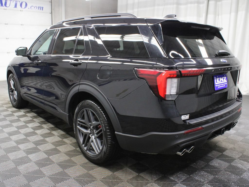 Used 2025 Ford Explorer ST AWD/4WD image 7