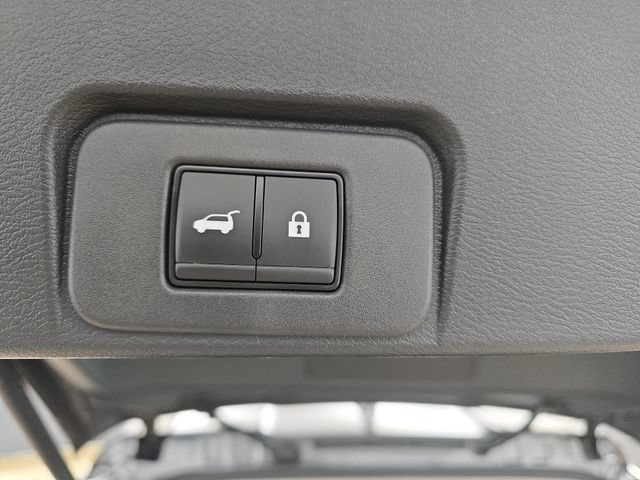 Used 2025 Nissan Rogue SL FWD image 18