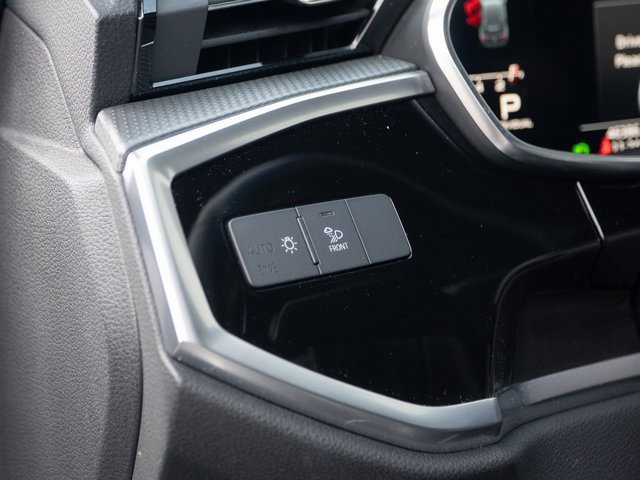 Used 2020 Audi Q3 2.0T Prestige w/ Prestige Package image 29