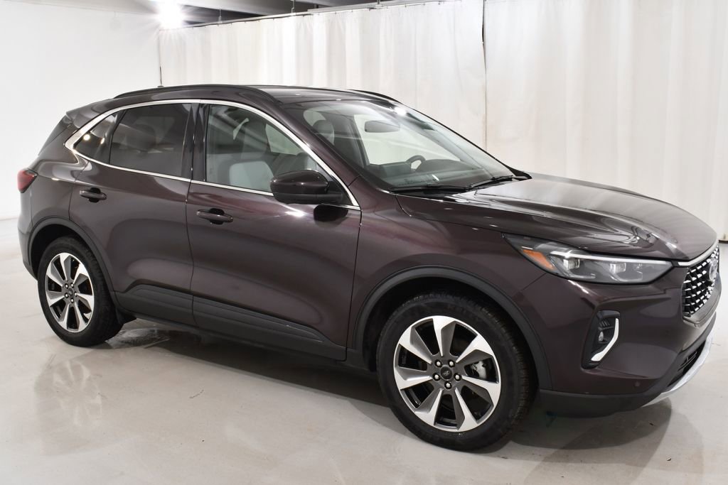 Used 2023 Ford Escape Platinum image 5
