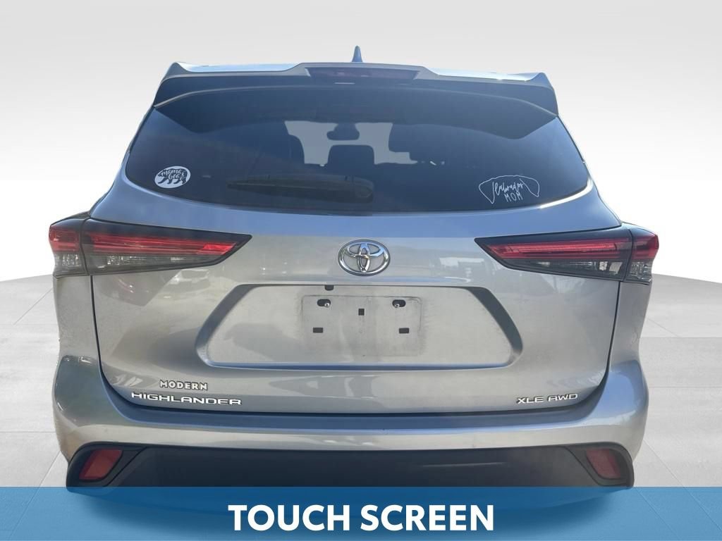 Used 2022 Toyota Highlander XLE AWD/4WD image 9