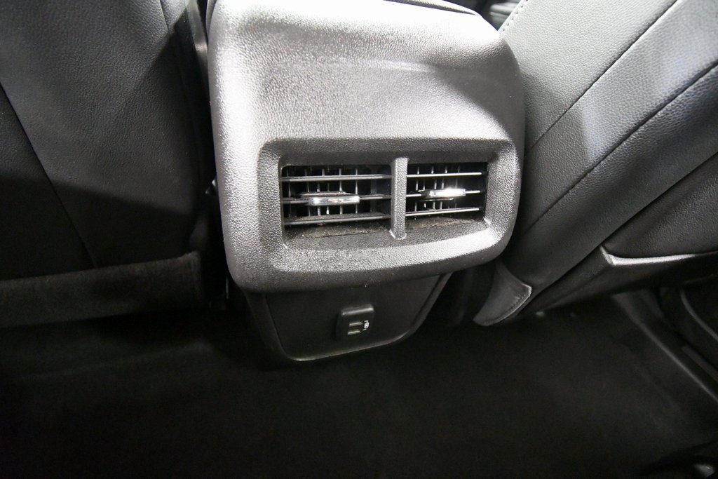 Used 2024 GMC Terrain SLT image 16