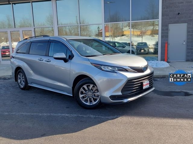 Certified 2022 Toyota Sienna LE image 2