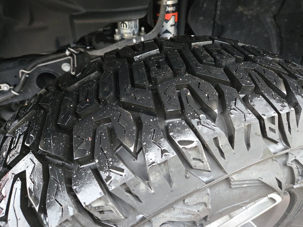 Used 2024 Jeep Gladiator Mojave w/ Convenience Group image 11