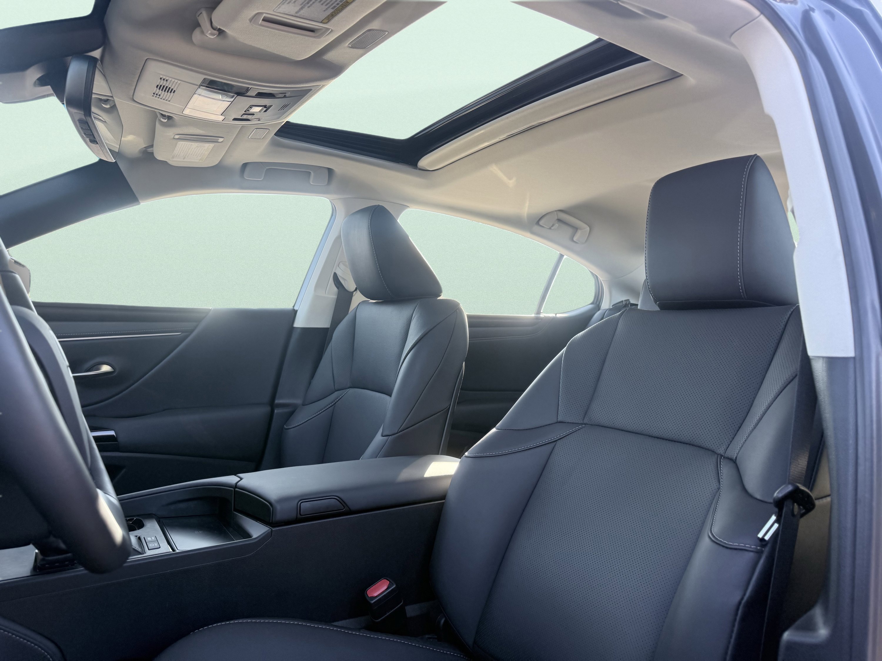 Used 2025 Lexus ES 300h ES 300h F SPORT Design w/ Premium Package image 12