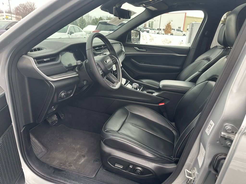 Used 2024 Jeep Grand Cherokee L Limited w/ Luxury Tech Group II image 12