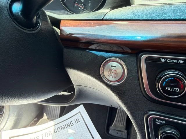 Used 2017 Kia Cadenza Premium w/ Luxury Package FWD image 20