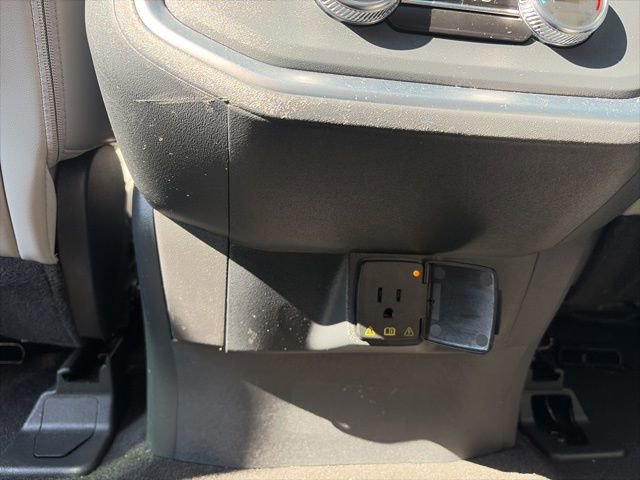 Used 2025 Ford Expedition Active image 22