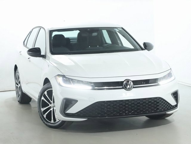 Used 2025 Volkswagen Jetta Sport image 2