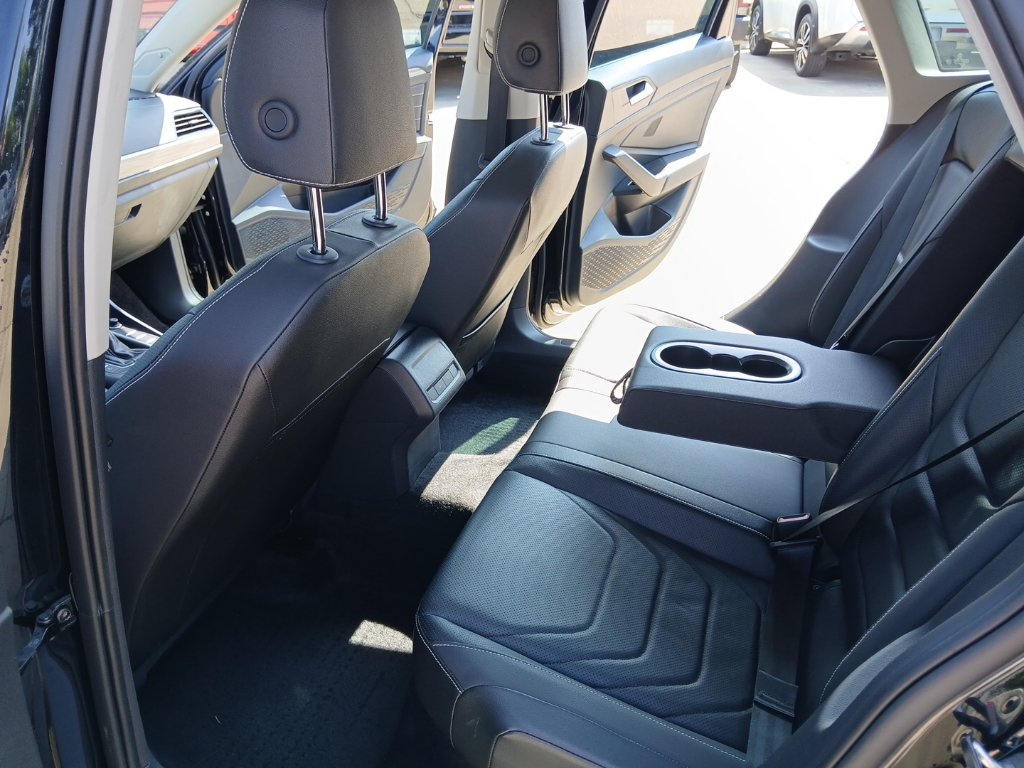 Certified 2024 Volkswagen Jetta SEL FWD image 20