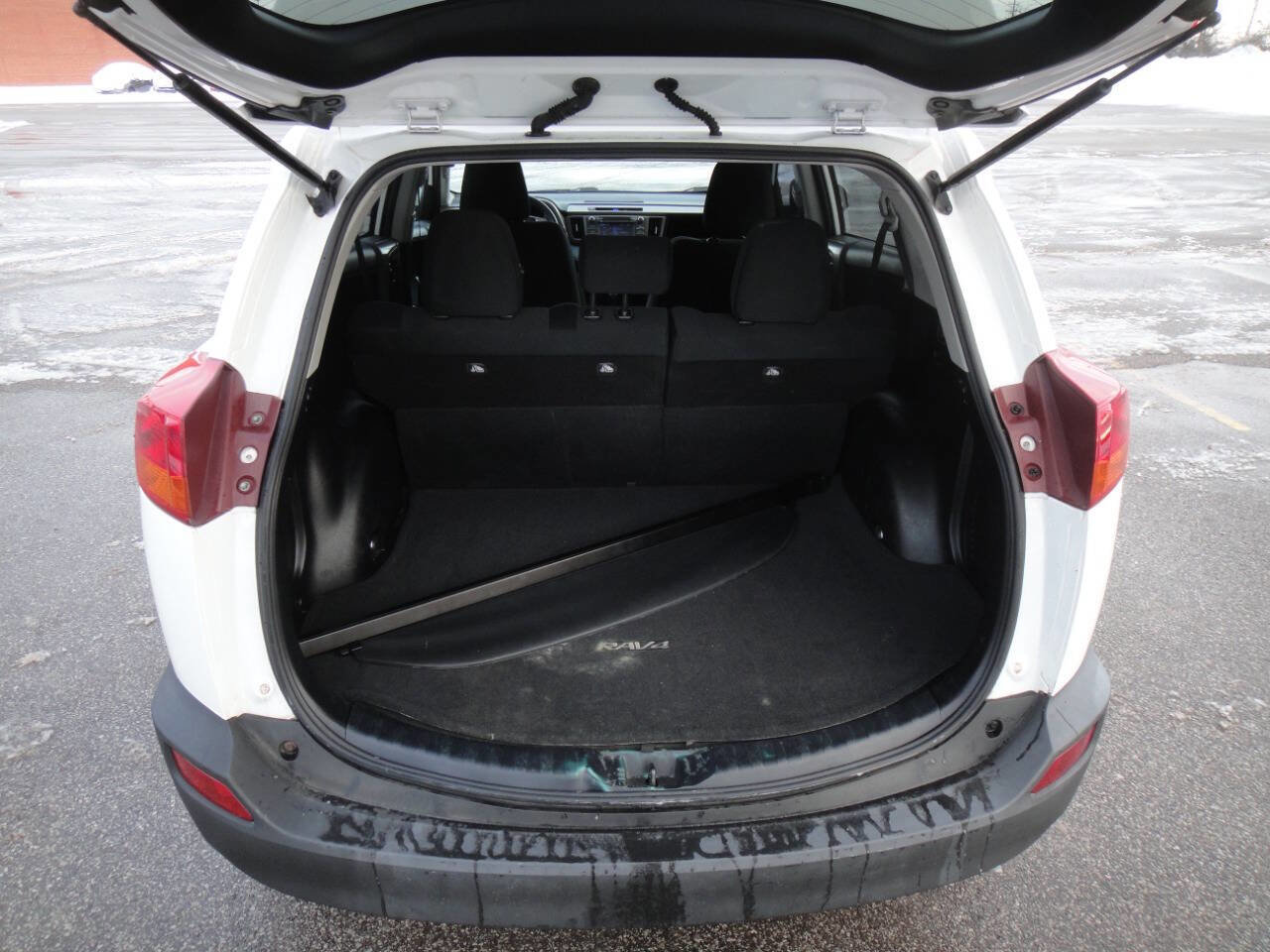 Used 2013 Toyota RAV4 XLE image 22
